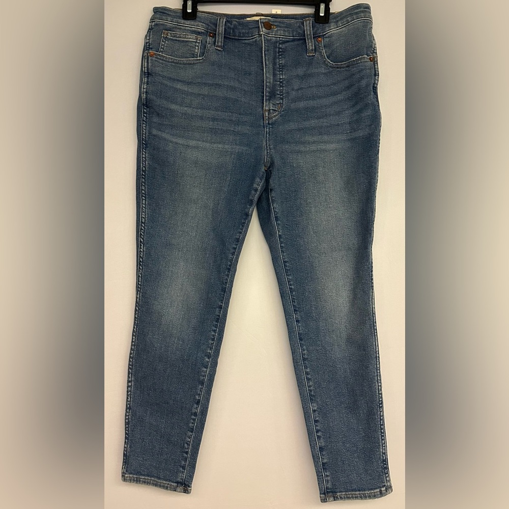 NWT Madewell 10” Skinny Crop Jean, Size 31, Medium Blue with Magic Pockets.